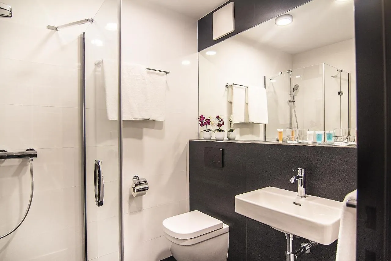 Hotel Valcha Прага 4*,